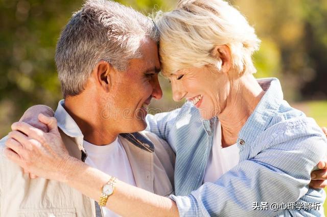 中老年夫妻如何维持对性生活的热情？美国心理学家改善亲密关系