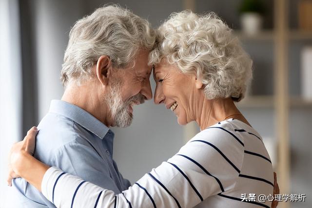 中老年夫妻如何维持对性生活的热情？美国心理学家改善亲密关系
